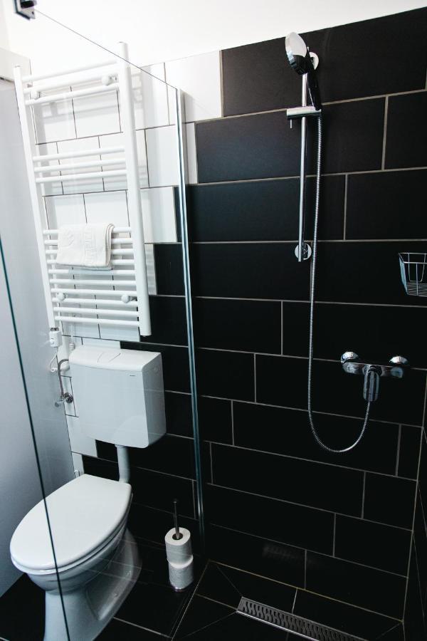Appartement Black & White With A Gift Soft Panda *