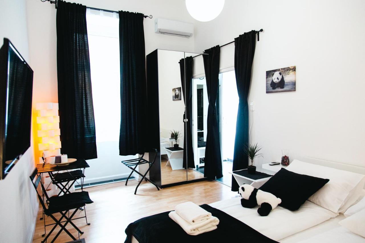 Appartement Black & White With A Gift Soft Panda Budapest