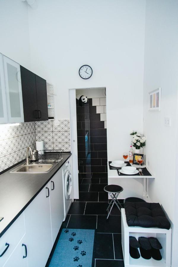 Black & White With A Gift Soft Panda Appartement