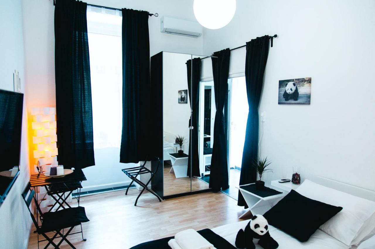 Appartement Black & White With A Gift Soft Panda *