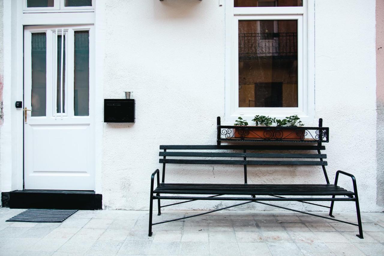Appartement Black & White With A Gift Soft Panda Budapest