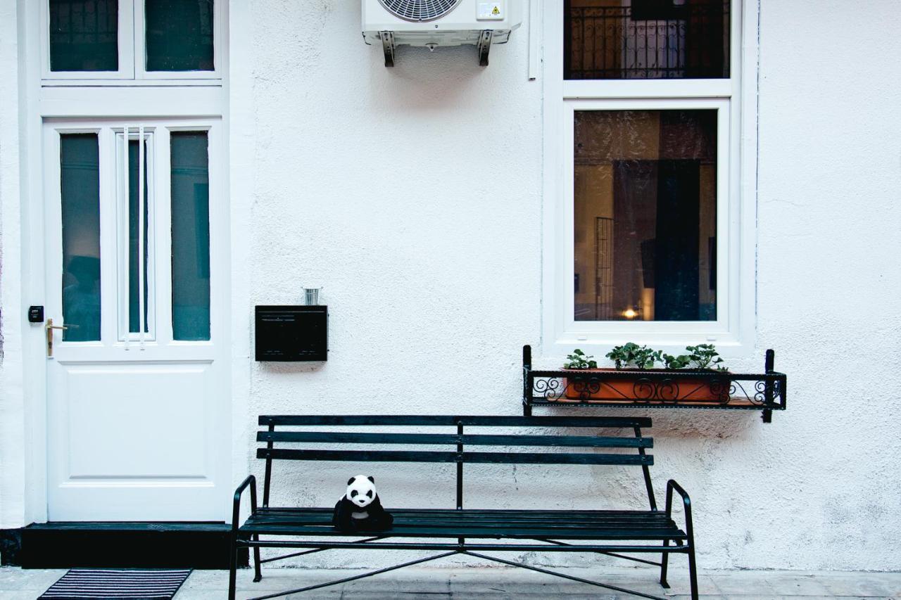 Appartement Black & White With A Gift Soft Panda Budapest